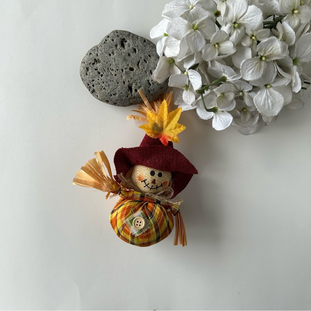 Scarecrow, shelf sitter, Thanksgiving decor - Picture 6 of 8